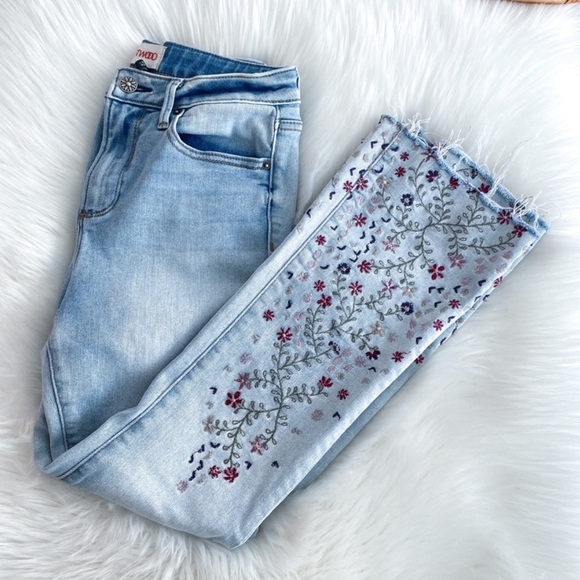 Driftwood Roxy Jeans Crop Flare Floral Embroidery Raw Hem Cut Off Denim 26 - Picture 4 of 14